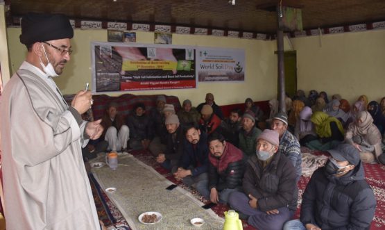KVK Kargil-1 in collaboration with Agriculture Department organizes awareness program on World Soil Day 2021 (4)
