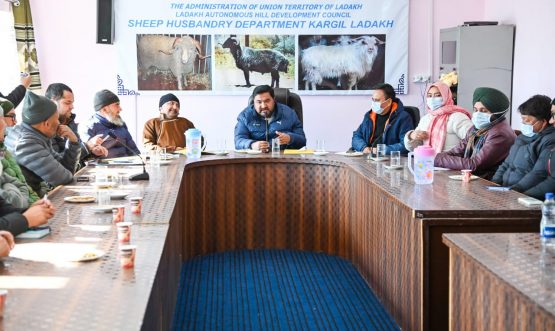 Sheep Husbandry Dept Kargil organizes training program on KCC under Azadi Ka Amrit Mahotsav (1)