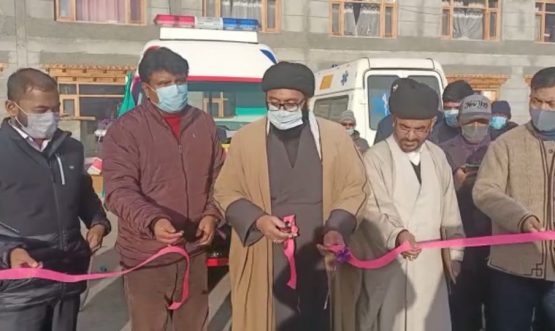 CEC Feroz Khan flags off advanced life support ambulance, distributes oxygen concentrators (4)