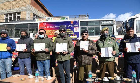 Traffic Police Ladakh organizes traffic awareness program at Kargil (3)