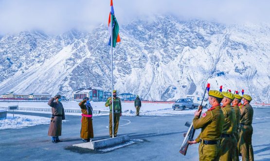 EC Razvi unfurls tricolour at Council Secretariat Kargil (1)