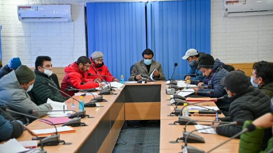 CEC Feroz Khan chairs review meeting under LAHDC untied grant 2021-22 (2)