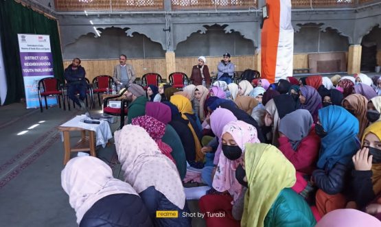 NYK Kargil organizes district level neighborhood youth parliament at Sankoo (2)