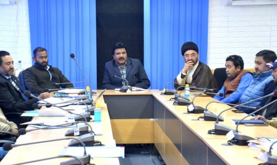 CEC Khan reviews development activities, traffic management of Kargil town (8)