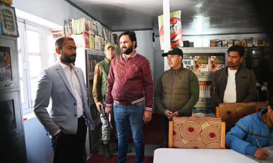 DC Kargil takes stock of basic facilities at district library Kargil (2)