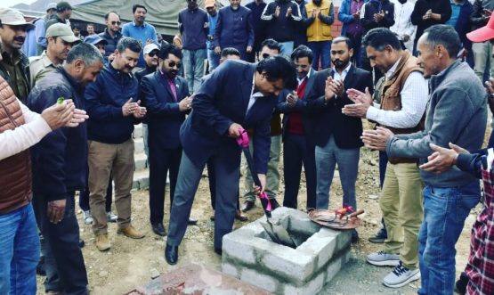 CEC Feroz Khan lays foundation stone of reconstruction of Hydrolic Engineering Wing Complex at Kurbathang (5)