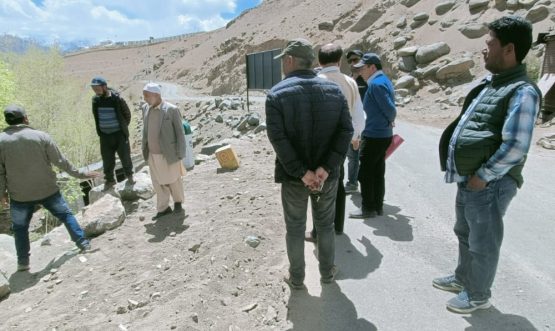 Councillor Yourbaltak, BDC Chairperson Sodh visit micro-irrigation sites (4)