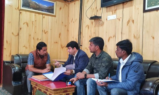 Scientists meet EC Mohsin for implementation of Popularization of Mulberry Sericulture project in Kargil (3)