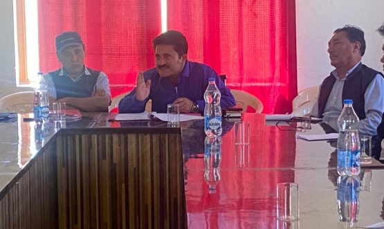 SDM Shakar Chiktan chairs meeting to review progress of JJM (2)