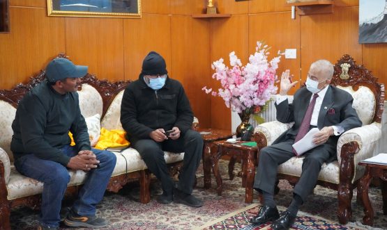 Delegation from Stod area calls on Hon’ble Lt Governor Brig (Dr) BD Mishra (Retd).