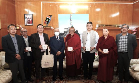 Members of Indian Himalayan Council of Nalanda Buddhist Tradition (IHCNBT) call on Hon'ble Lt Governor Brig (Dr) BD Mishra (Retd)
