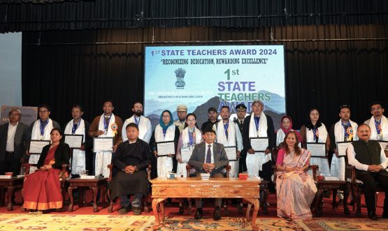 Hon’ble Lt Governor Brig (Dr) BD Mishra (Retd) presents awards to finest teachers/masters from Ladakh during 1st State Teachers Award 2024.