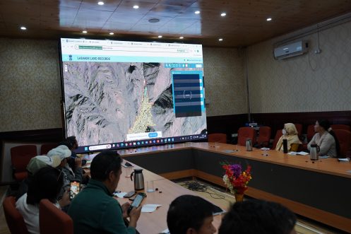 ADC Leh Ghulam Mohd inaugurates training session on New Digital Portal for Land Management.