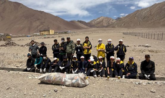 Nyoma Youth Association, the #IndianArmy & 11 civil organisations led the region’s largest-ever civil-military cleanup as part of #WorldEnviroentDay— (1)