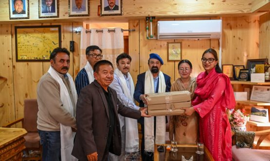 Mahabodhi Karuna Charitable Hospital dedicate 823 spectacle glasses to CEC Kargil for school children of Kargil.