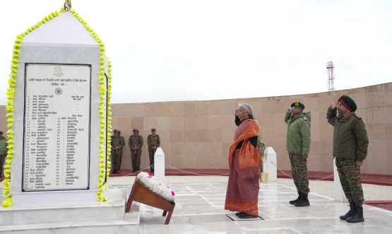 Finance Minister Smt. Nirmala Sitharaman pays Tribute to martyrs at Rezang La Memorial, Chushul.