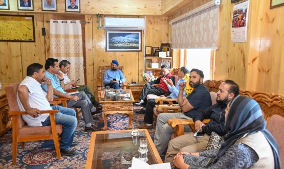 CEC Dr Jaffer Chairs Meeting to Tackle Traffic Congestion in Kargil Town.