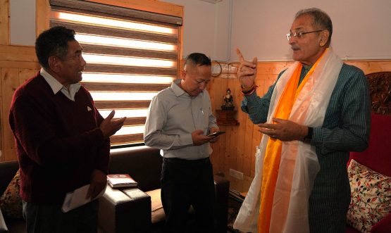 Delegation of former LBA block presidents from different areas calls on Hon'ble Lt Governor Shri Kavinder Gupta.