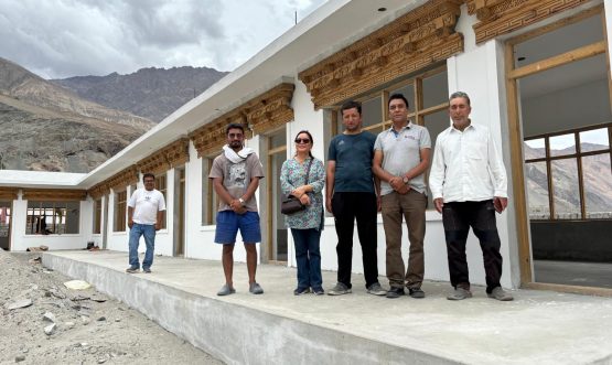 Sonam Dolkar, ZEO Nubra, accompanied by ZRP & VEC/SMC members, visited Middle School Hundri.