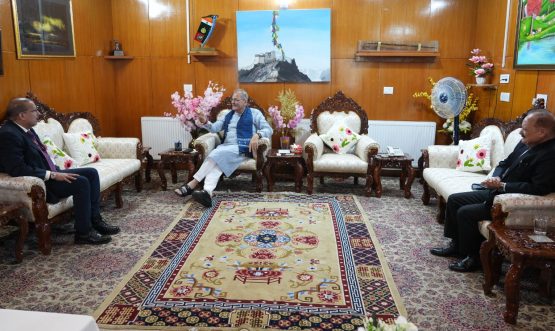 Shri KK Pathak, Special Secretary, Cabinet Secretariat calls on Hon’ble Lt Governor Sh Kavinder Gupta.