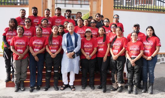 Shakti Yatra 'Wheels of Valour' team meets Hon'ble Lt Governor Shri Kavinder Gupta.