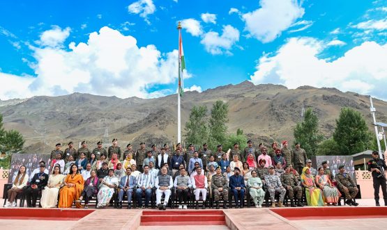 Hon’ble Lt Governor Kavinder pays floral tributes to Kargil Martyrs at War Memorial at Drass.