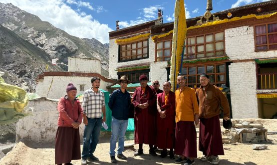 EC Punchok Tashi visits Barden monastery.