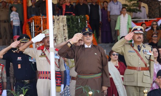 Hon’ble LG Kavinder salutes marching contingent at Polo Ground