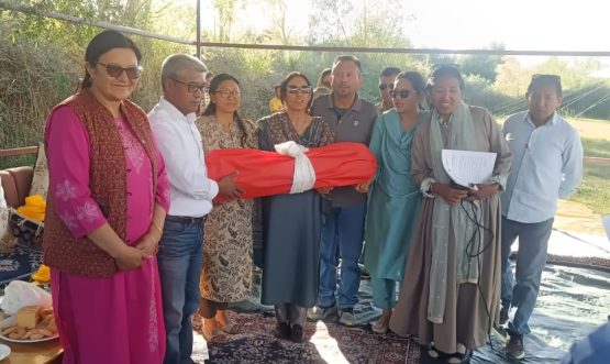 Education Department Organizes Grand Farewell and Welcome Ceremony
