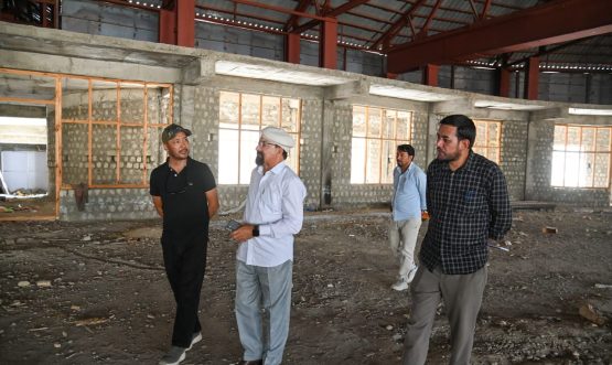 CEC Kargil Dr. Jaffer Akhoon Reviews Conference Hall Construction at Council Secretariat.