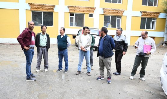 Administrative Secretary, Urban Development & Housing, Ladakh Visits Old Bazar, Dak Bungalow and District Library Kargil.