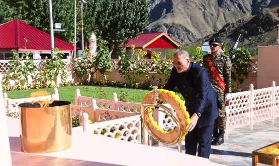 Honble LG Kavinder pays homage to the Bravehearts at Drass War Memorial