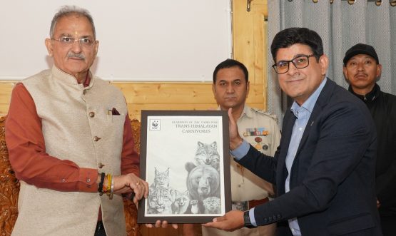 Hon’ble LG Kavinder with official from WWF India