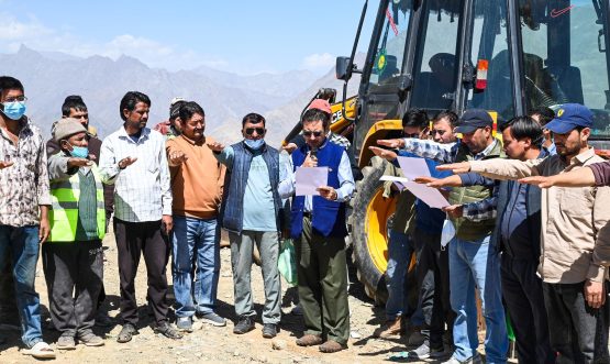 ADC Imteeaz Kacho launches Swachata Hi Seva 2025, a Swach Bharat Mission initiative in Kargil.