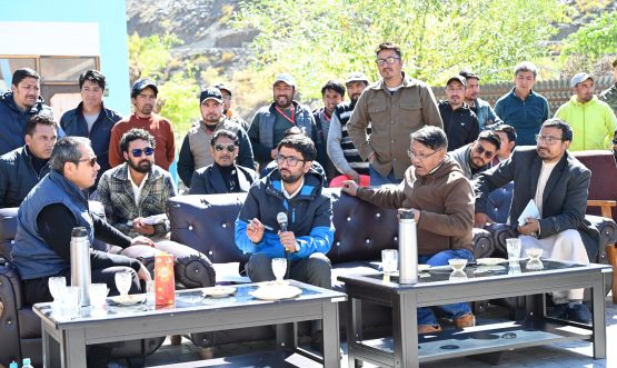 Rakesh Kumar Reviews JJM, PMGSY and Education Works in Kargil; Assures Timely Redressal of Public Issues.