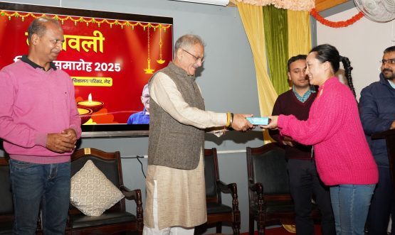 LG Kavinder Gupta celebrates Diwali with Officers, Staff at LG Secretariat Leh.