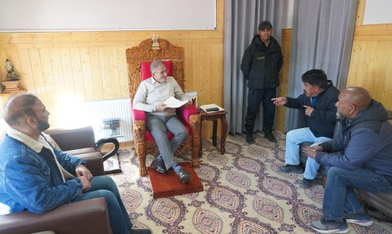 Delegations call on LG Kavinder Gupta.