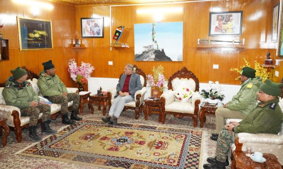 DG BRO Lt. Gen. Srinivasan calls on LG Kavinder.