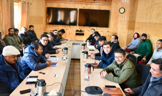 Chief Secretary Shri Ashish Kundra interacts with JKAS Officers in Leh.