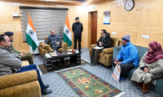 Various delegations call on LG Kavinder in Kargil.