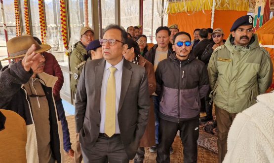 Chief Secretary reviews arrangements for the Sacred Buddha Relics Exposition at Jive-Tsal.