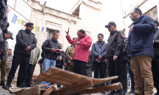 Vinai Kumar Saxena Inspects Leh Main Market, Urges Cleanliness and Heritage-Friendly Infrastructure Development.