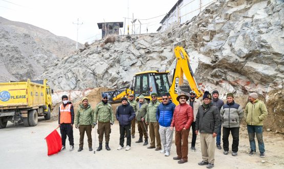 ADC Kargil Leads Road Clearance Drive from Iqbal Bridge to Pashkum.