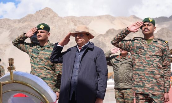 L-G Vinai Kumar Saxena visits Hall of Fame Pays tribute to bravehearts, commends courage & valour of Indian Army.