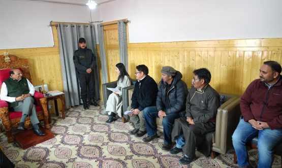 L-G Vinai Kumar Saxena advocates wearing traditional attire by commercial drivers to promote cultural heritage.