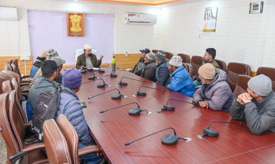 Chumikchan Delegation Meets CEC Kargil, Seeks Early Compensation; Issues Addressed on the Spot.