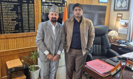CEC Dr. Jaffer Akhoon Meets Commissioner, Srinagar Municipal Corporation.