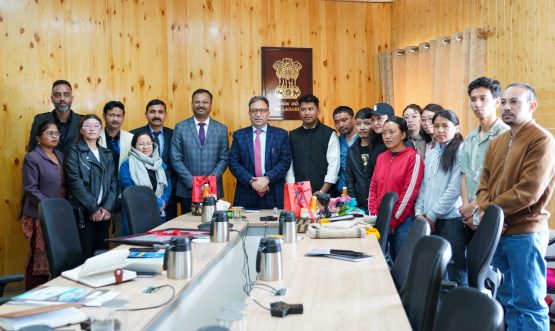 Chief Secretary Ashish Kundra reviews Enterprising Ladakh, Interacts with student Entrepreneurs.