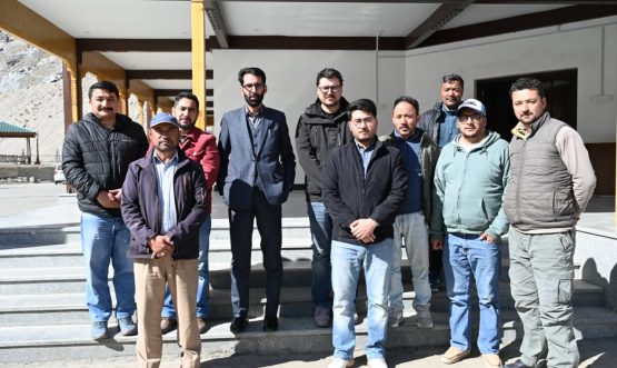 Administrative Secretary Law Qureshi Tariq Mehmood Reviews Pending Cases, Stresses Timely Legal Action in Ladakh.