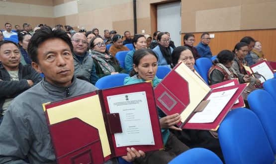 L-G Vinai Kumar Saxena hands over renewed lease deeds to 79 Housing Colony residents Calls it a historic step towards legal security Says step aligns with Hon’ble PM’s vision of Housing for All and Ease of Living.